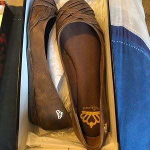 Fergalicious size 8 flats